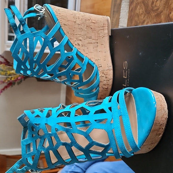 CHARLES BY CHARLES DAVID MICROSUEDE APOLLO WEDGE, BLUE, SIZE 8.5 - Picture 1 of 3